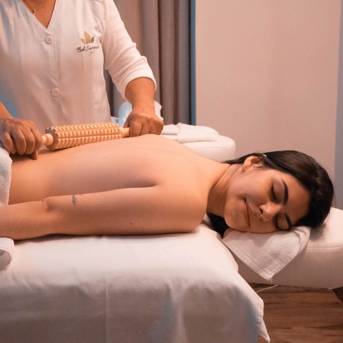 women getting swedish massage therapy